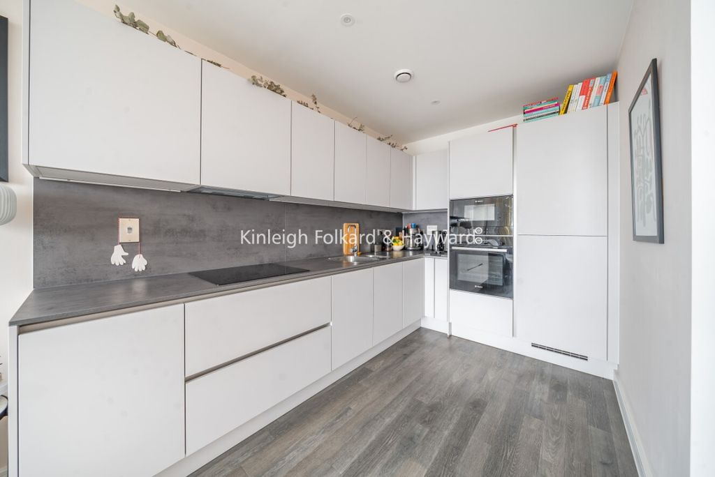 Property photo 3 of 8 Kitchen