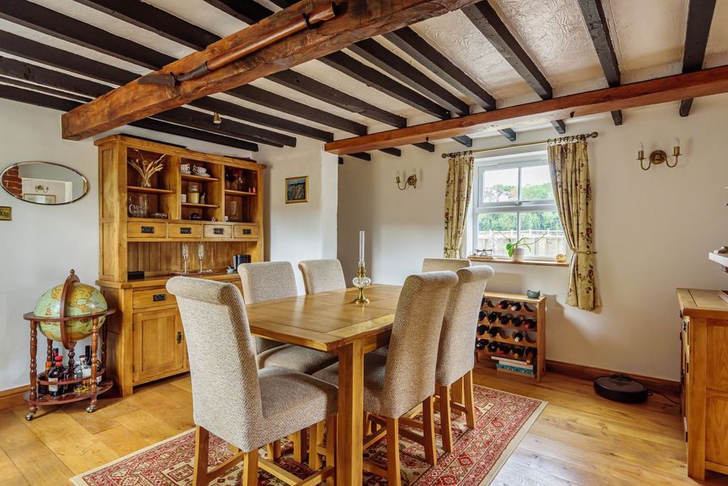 Property photo 2 of 18 8925642