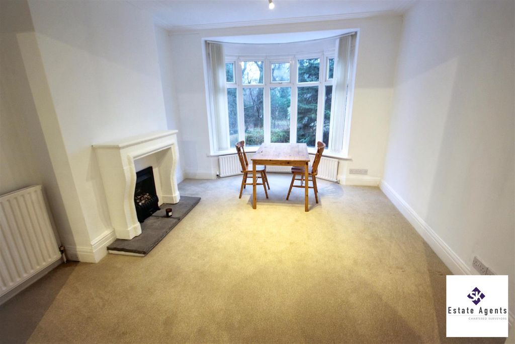 Property photo 3 of 17 Lounge / Diner