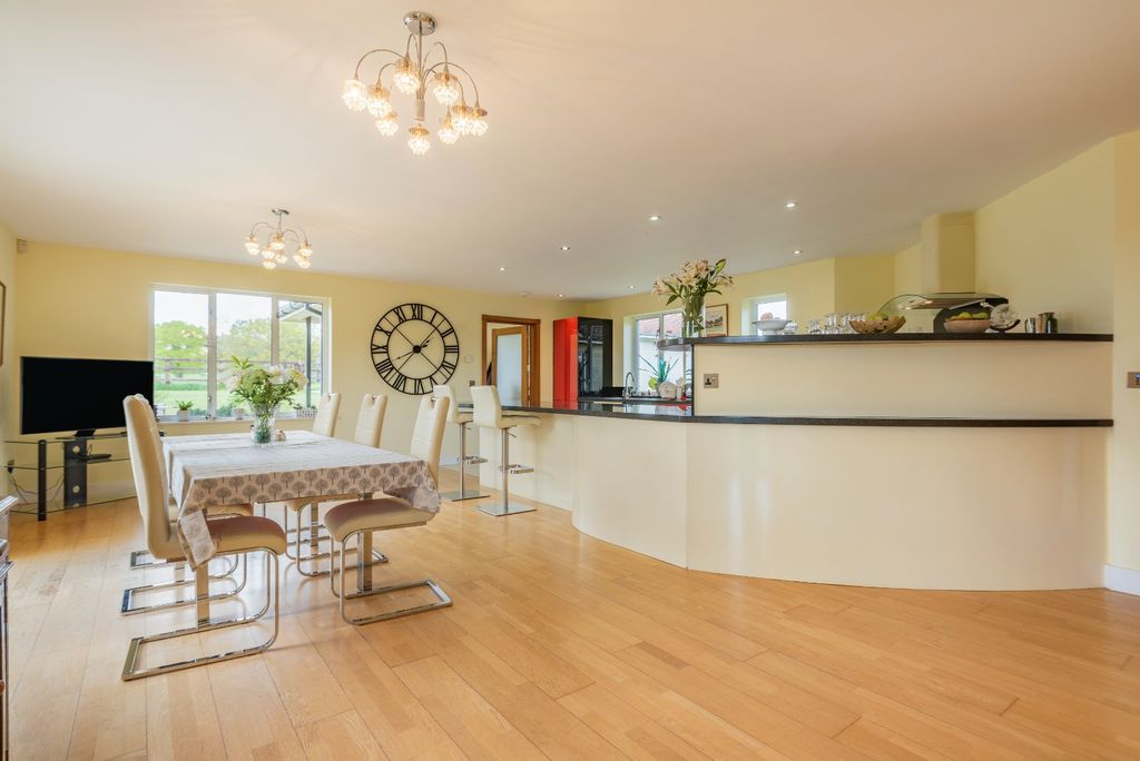 Property photo 3 of 20 Kitchen/B'fast Room