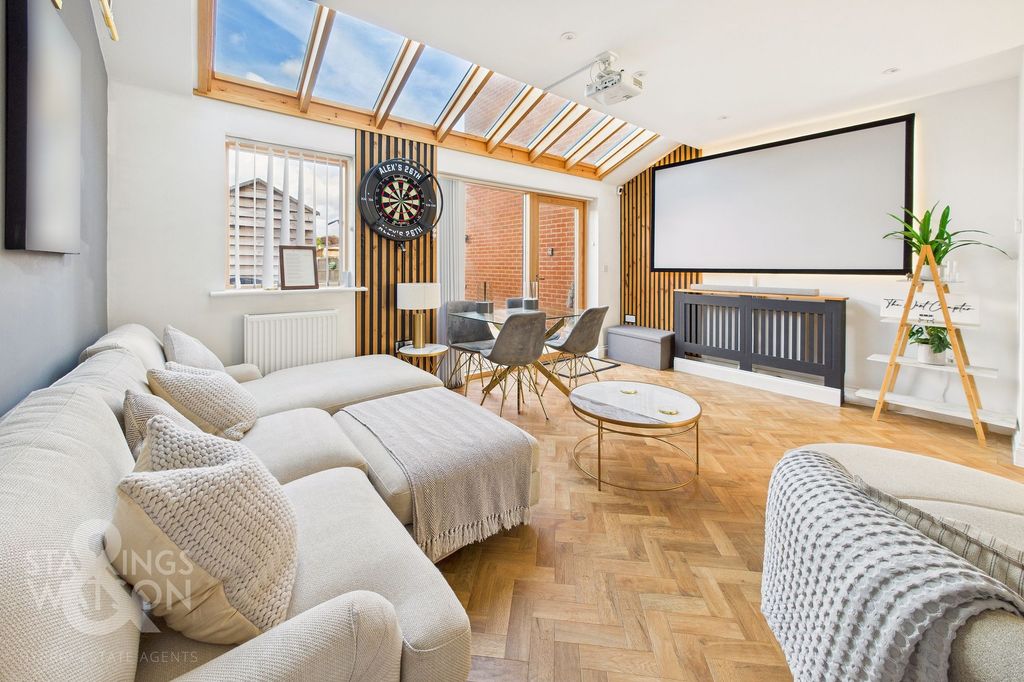 Property photo 1 of 17