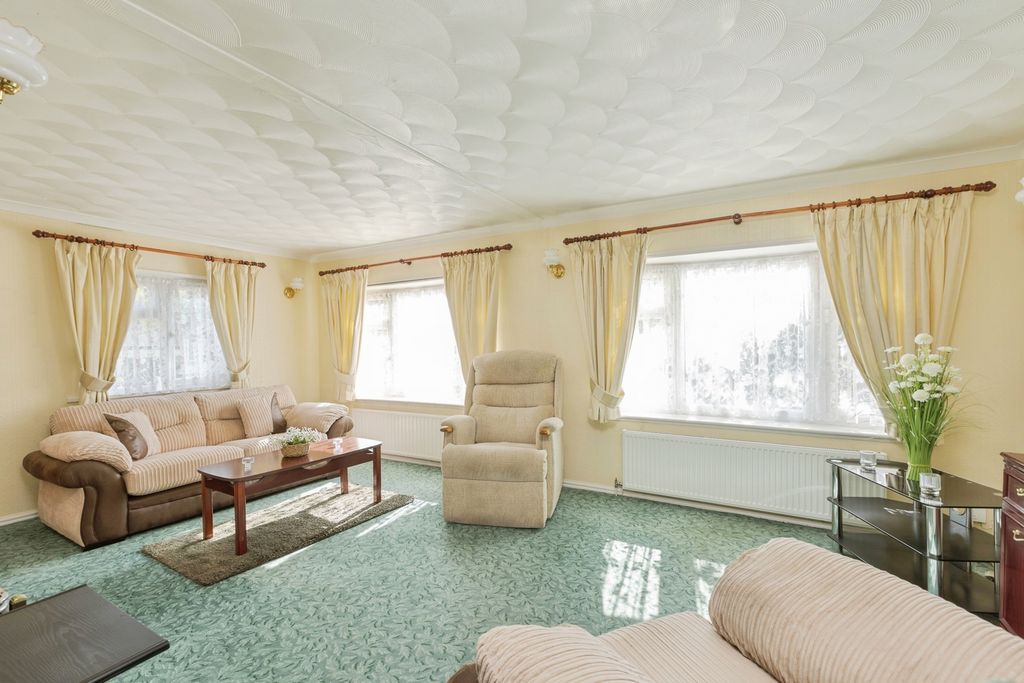 Property photo 2 of 17 Photo