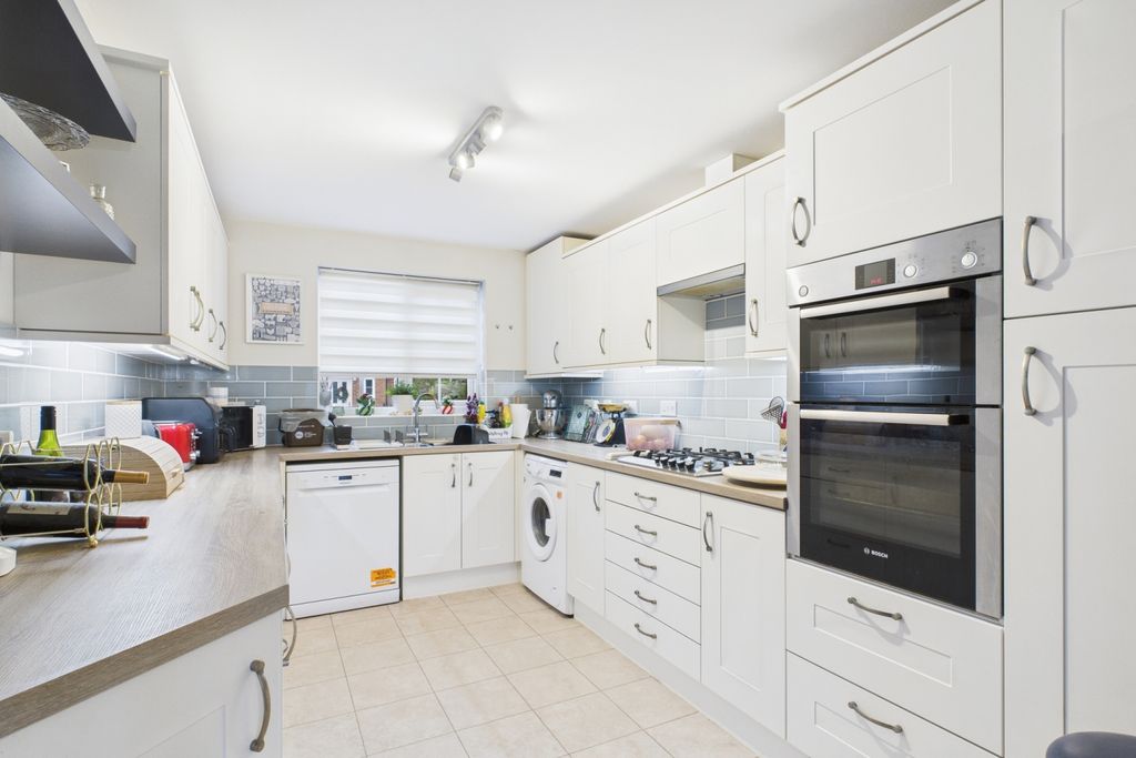 Property photo 3 of 14 Kitchen