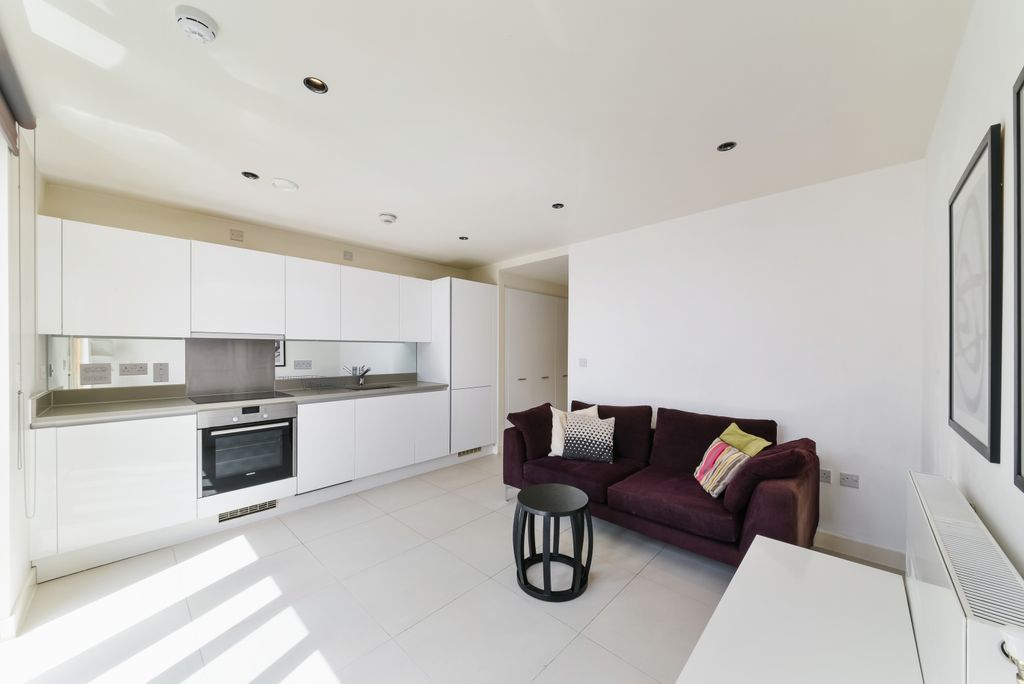 Property photo 2 of 10 Kitchen