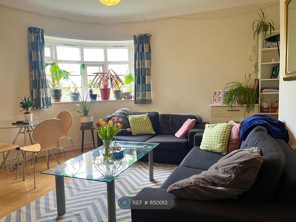 Property photo 1 of 9 Lovely Bright And Spacious Living/ Dining Room