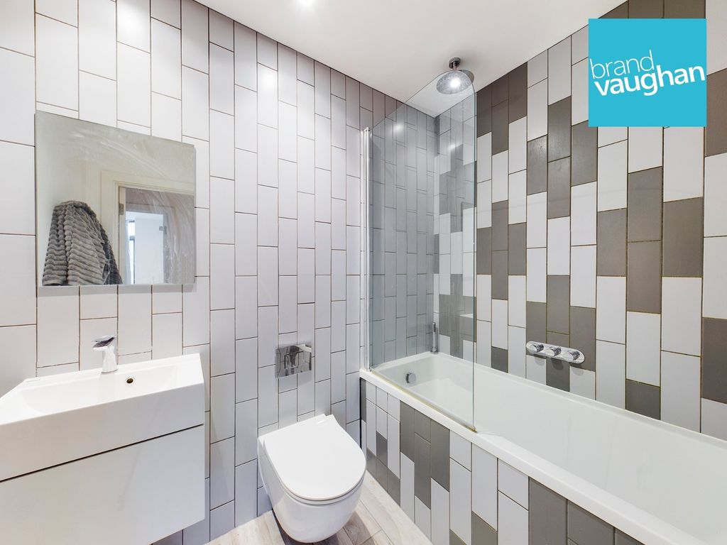 Property photo 2 of 7 Bathroom