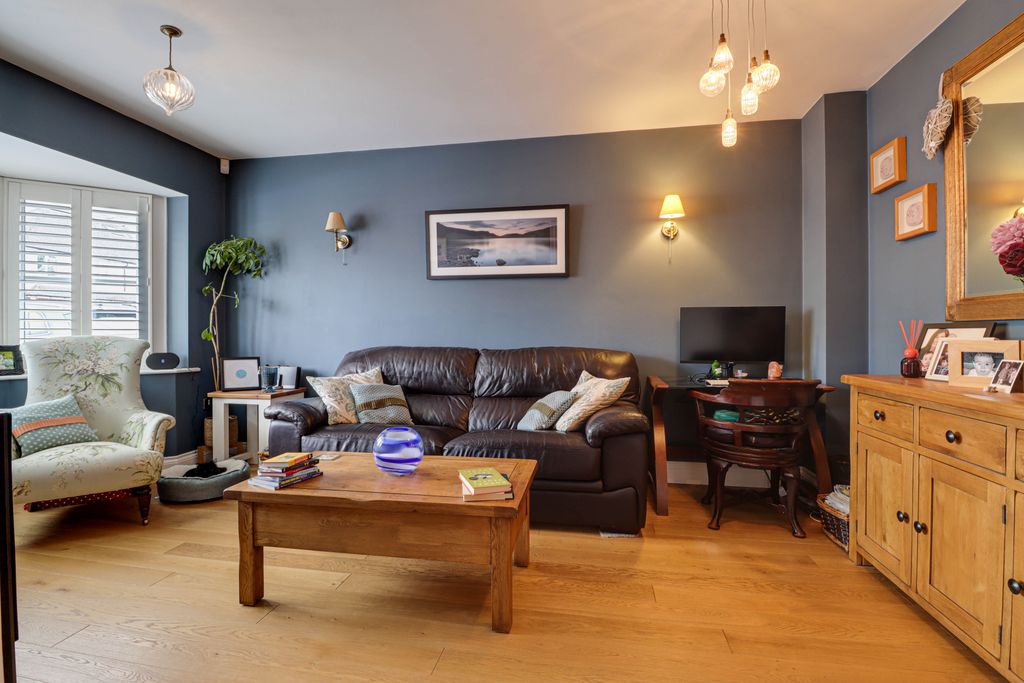 Property photo 2 of 26 Lounge