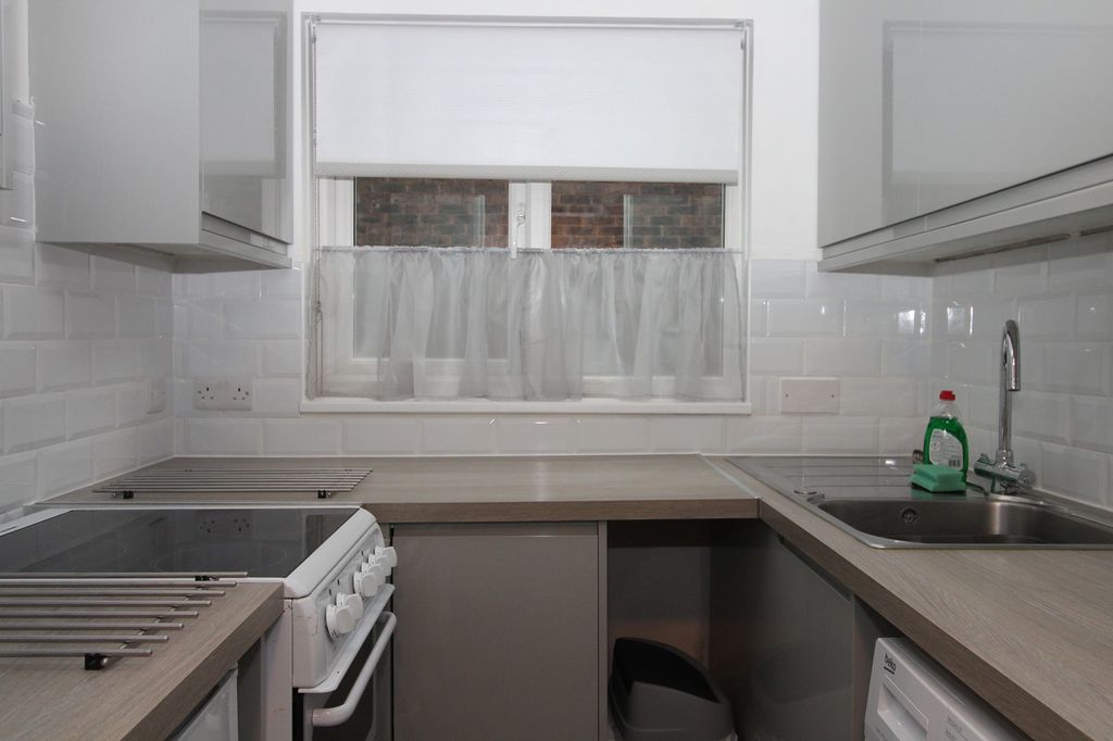 Property photo 2 of 5 Kitchen