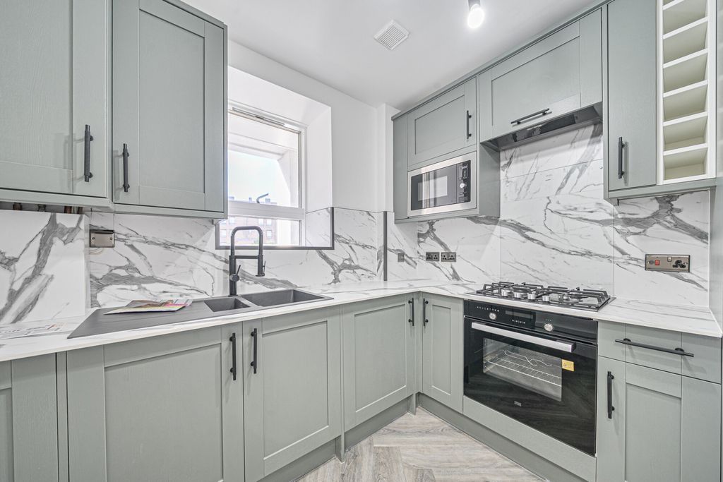 Property photo 2 of 14 Kitchen