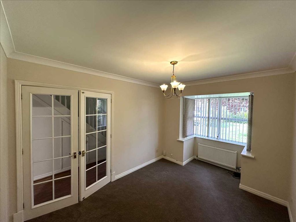 Property photo 3 of 20 Entrance Hall: