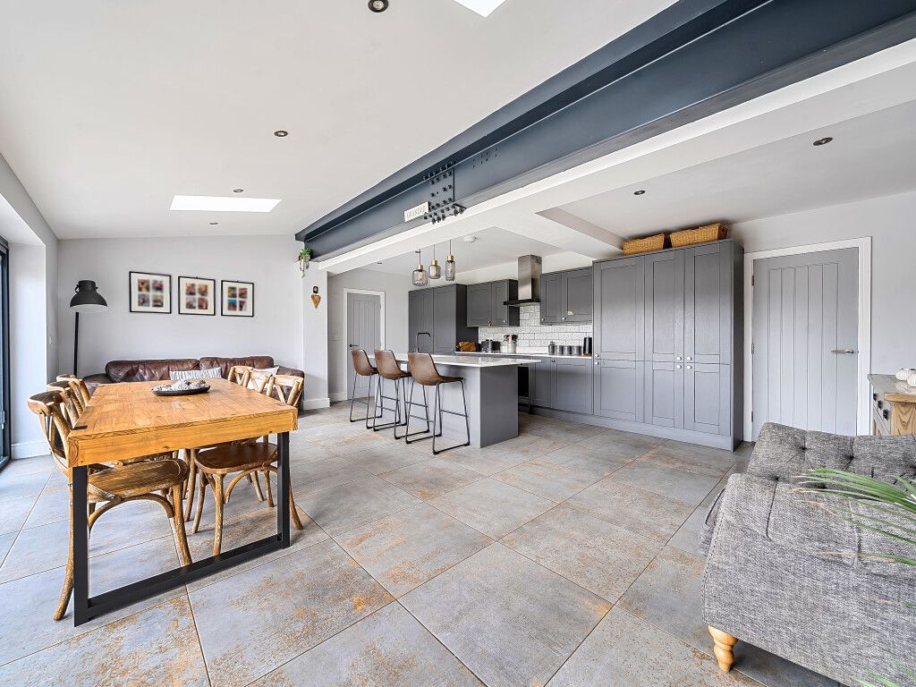 Property photo 3 of 18 1365402-12-68E917...