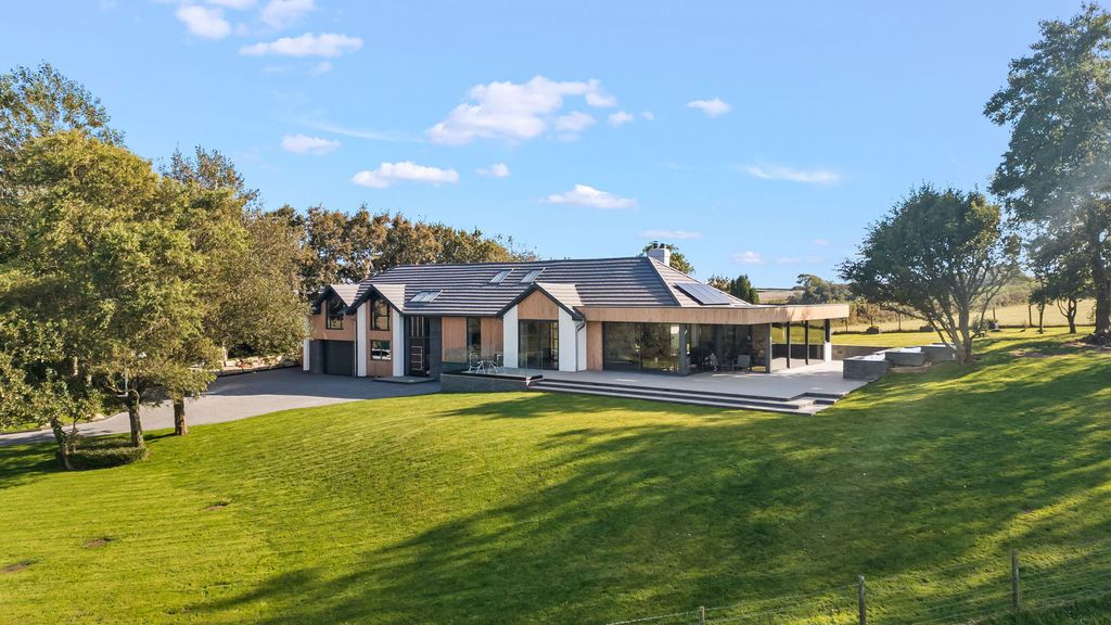 Property photo 1 of 40