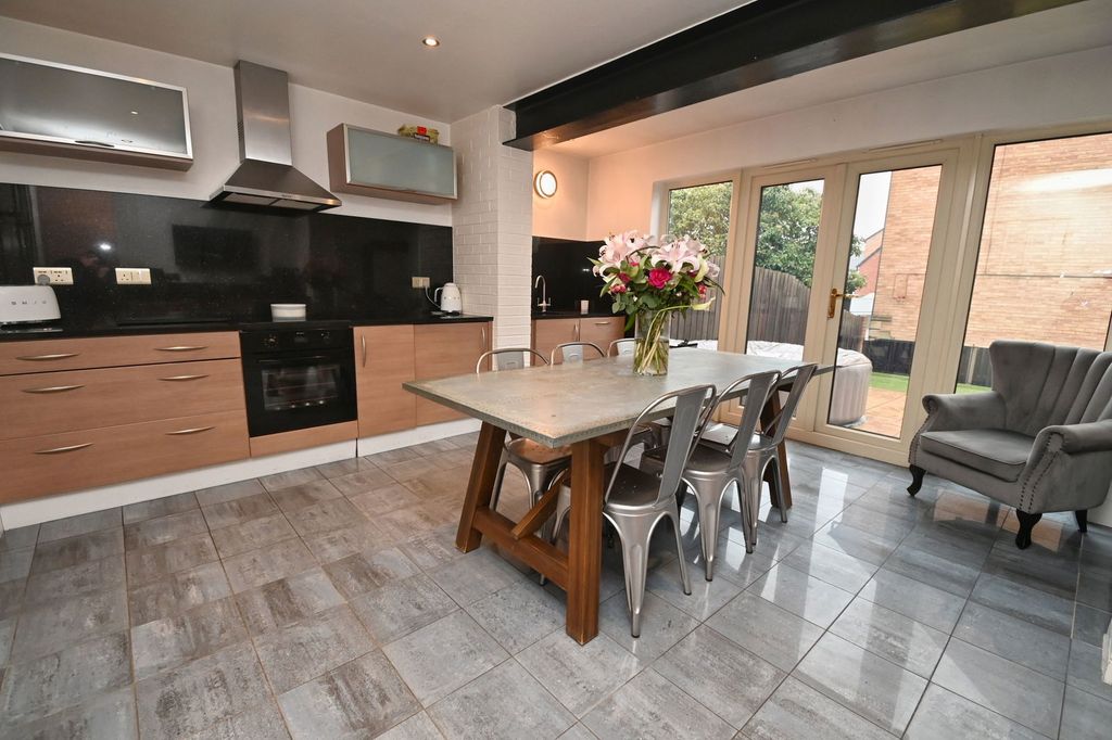 Property photo 3 of 21