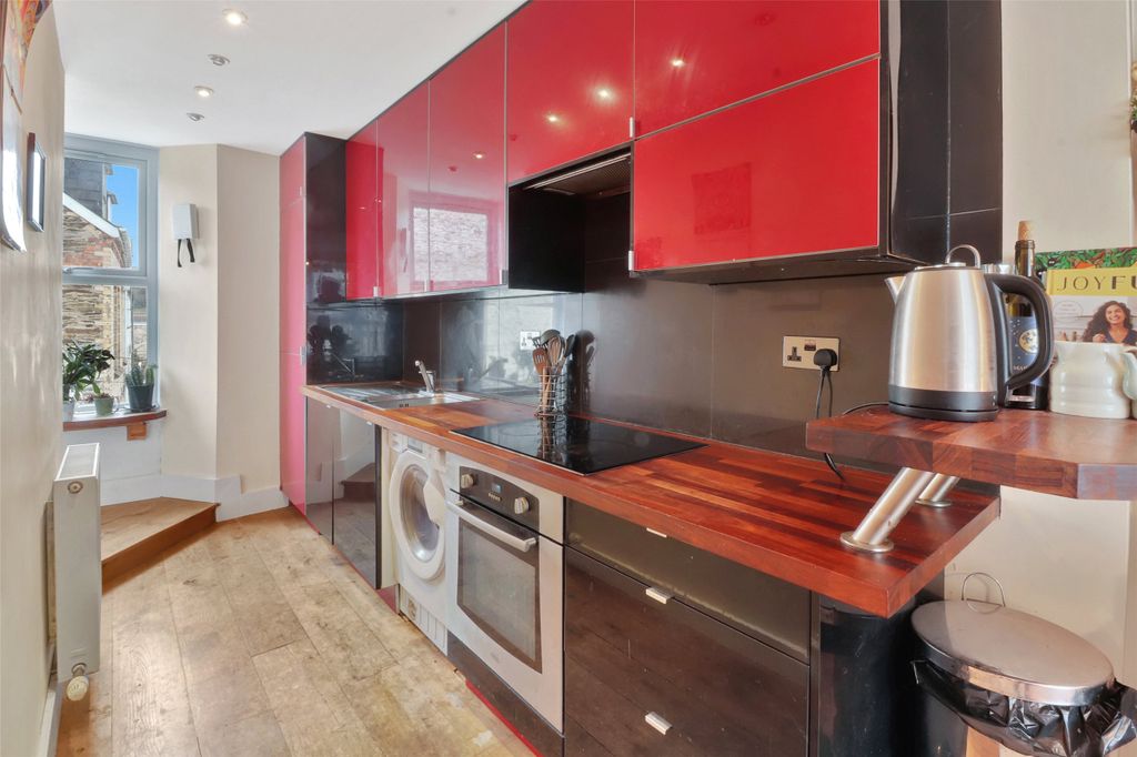 Property photo 3 of 16 Picture No. 02