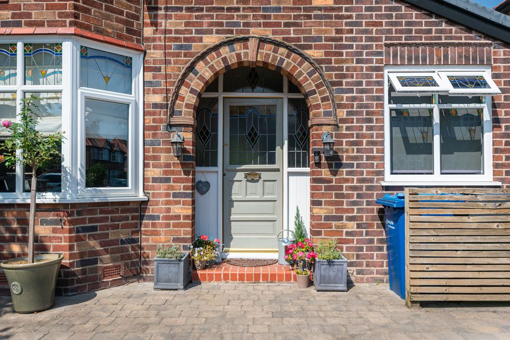 Property photo 1 of 25