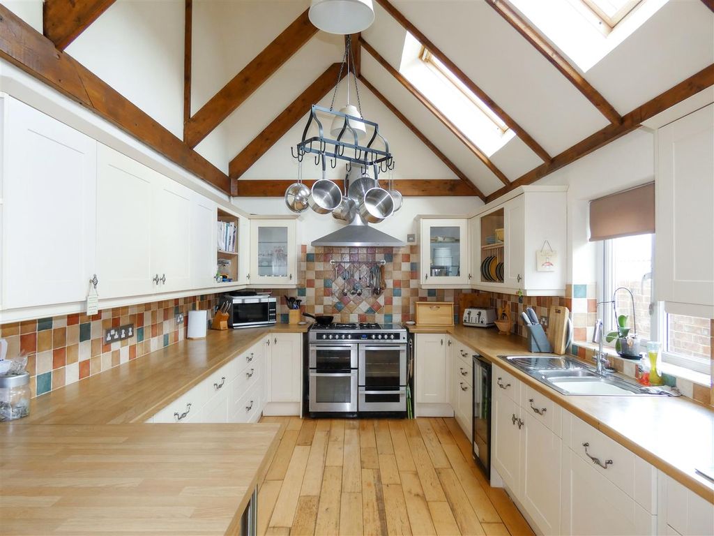 Property photo 3 of 22 Kitchen/Breakfast Room