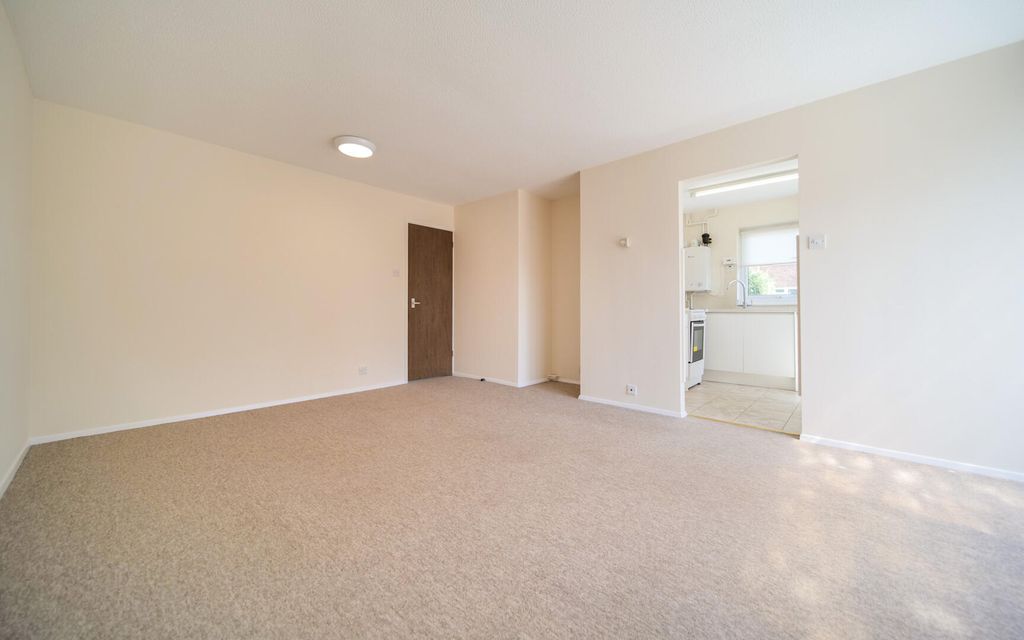 Property photo 3 of 10 Living Room