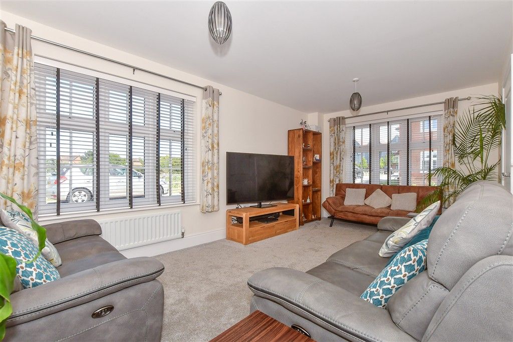 Property photo 2 of 9 Lounge