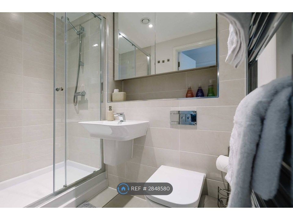Property photo 3 of 18 Pvt Bathroom For Ensuite Bedroom