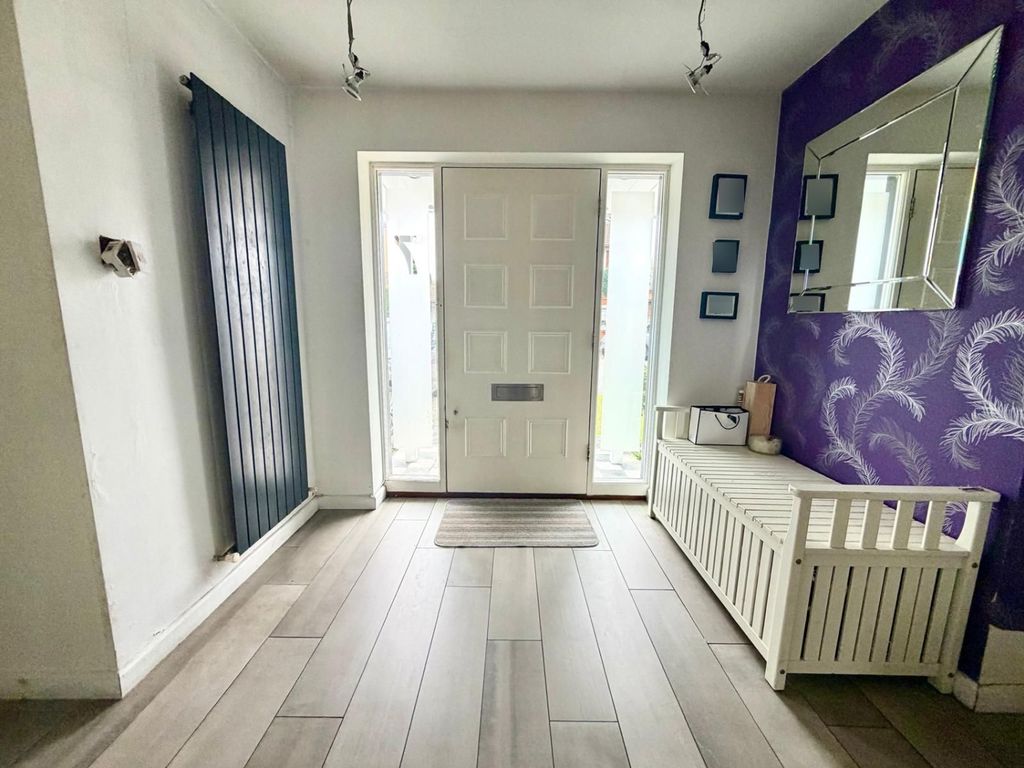 Property photo 2 of 8 Entrance