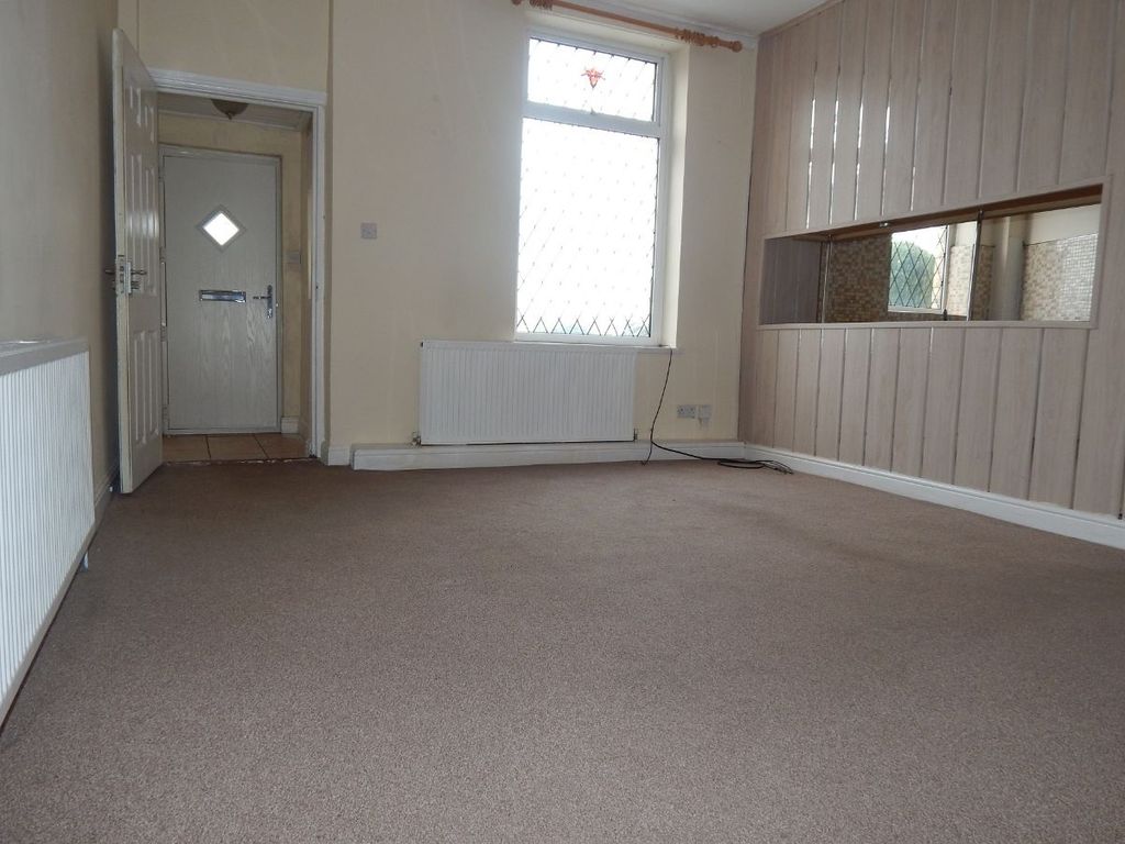 Property photo 3 of 11 Living Room