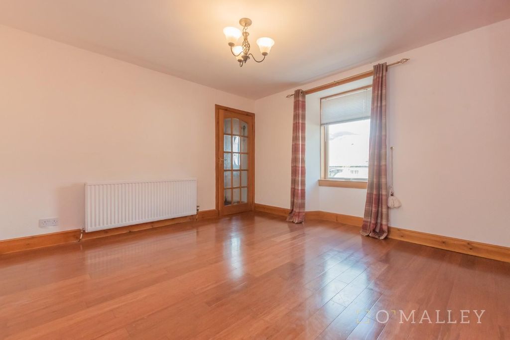 Property photo 3 of 21 6. Living Room 3.Jpg