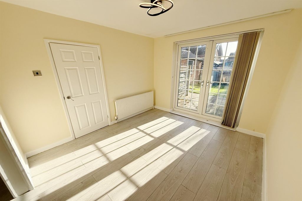 Property photo 3 of 15 Dining Room