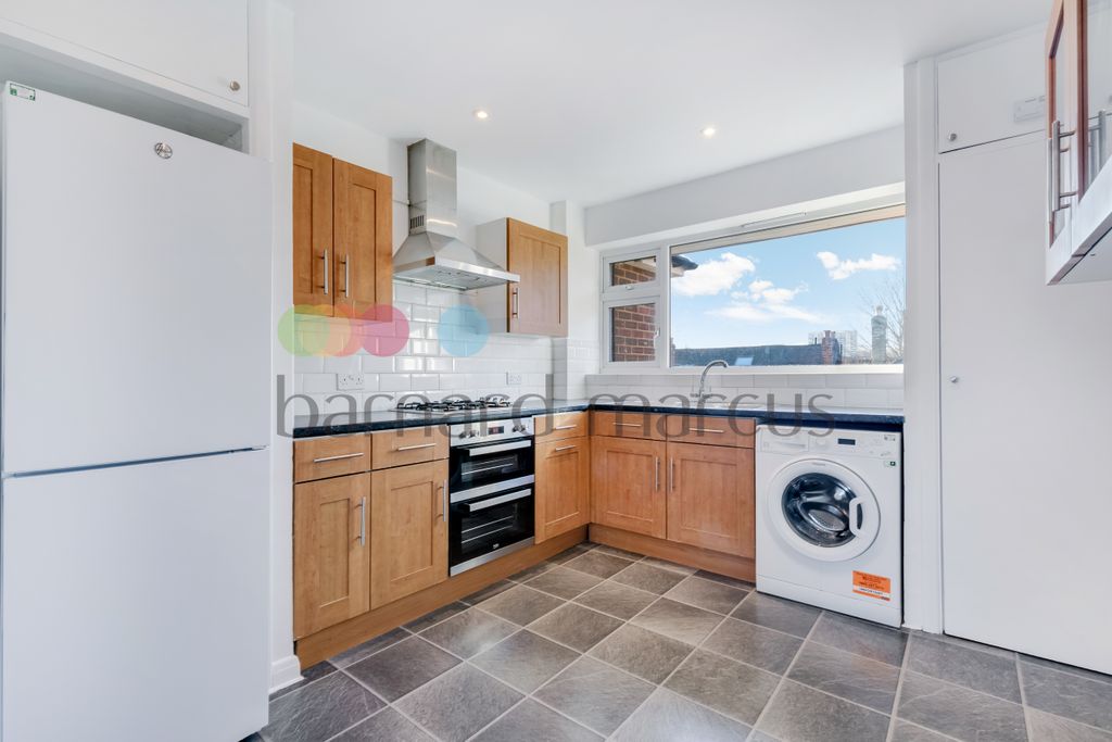 Property photo 3 of 7 Kitchen