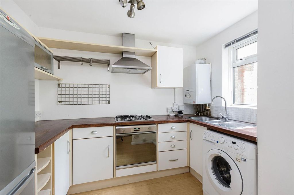 Property photo 2 of 12