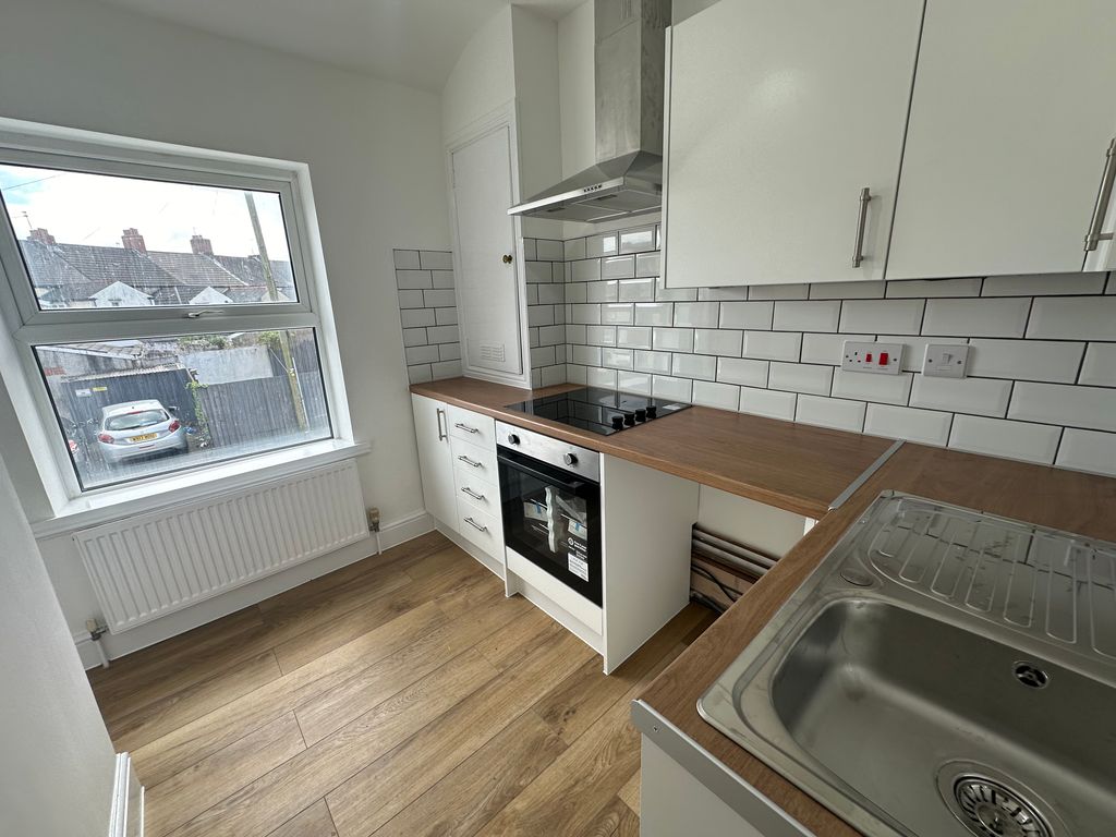 Property photo 3 of 8 Kitchen