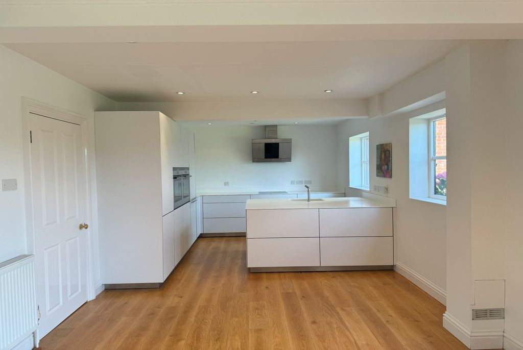 Property photo 3 of 25