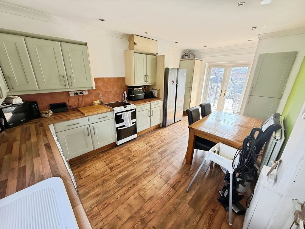 Property photo 2 of 13 Picture No. 11