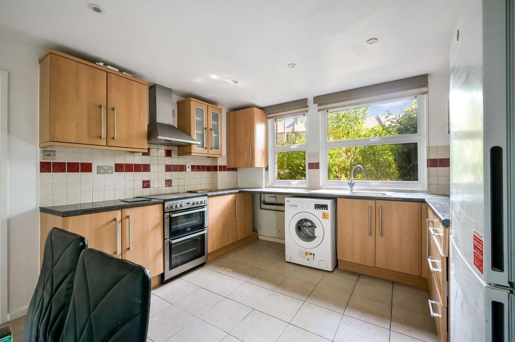 Property photo 3 of 12 Kitchen
