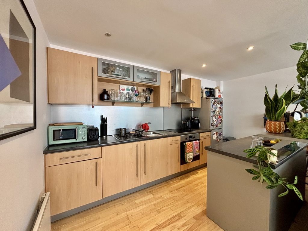 Property photo 2 of 10 Image00007