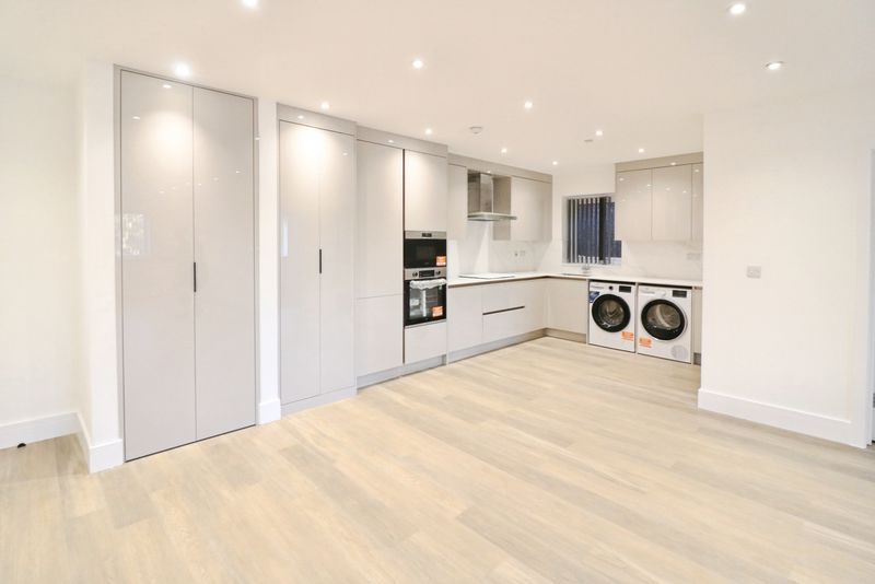 Property photo 1 of 8 Photo 7