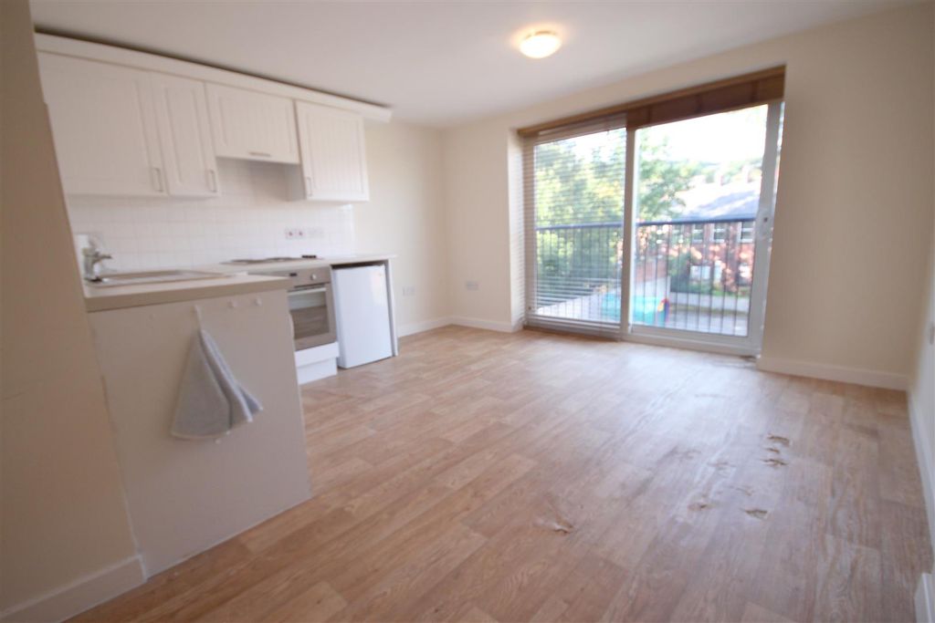 Property photo 2 of 5 Lounge/Kitchen