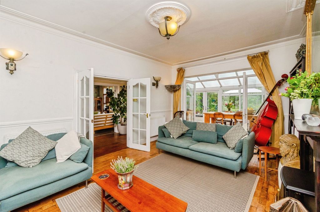 Property photo 2 of 32
