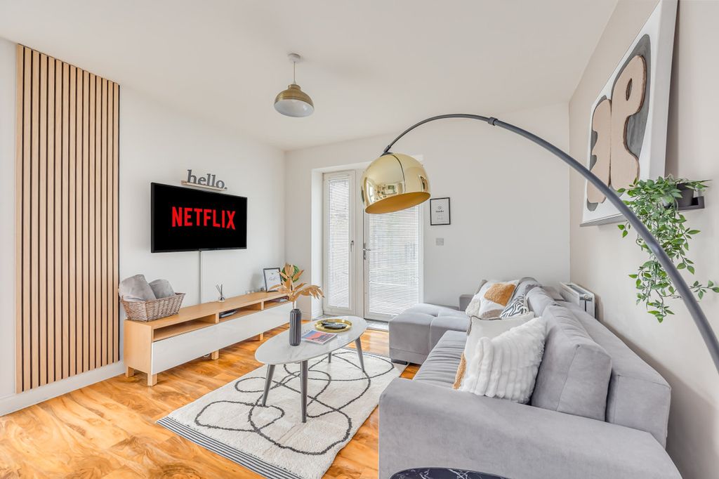 Property photo 1 of 25 Living Room