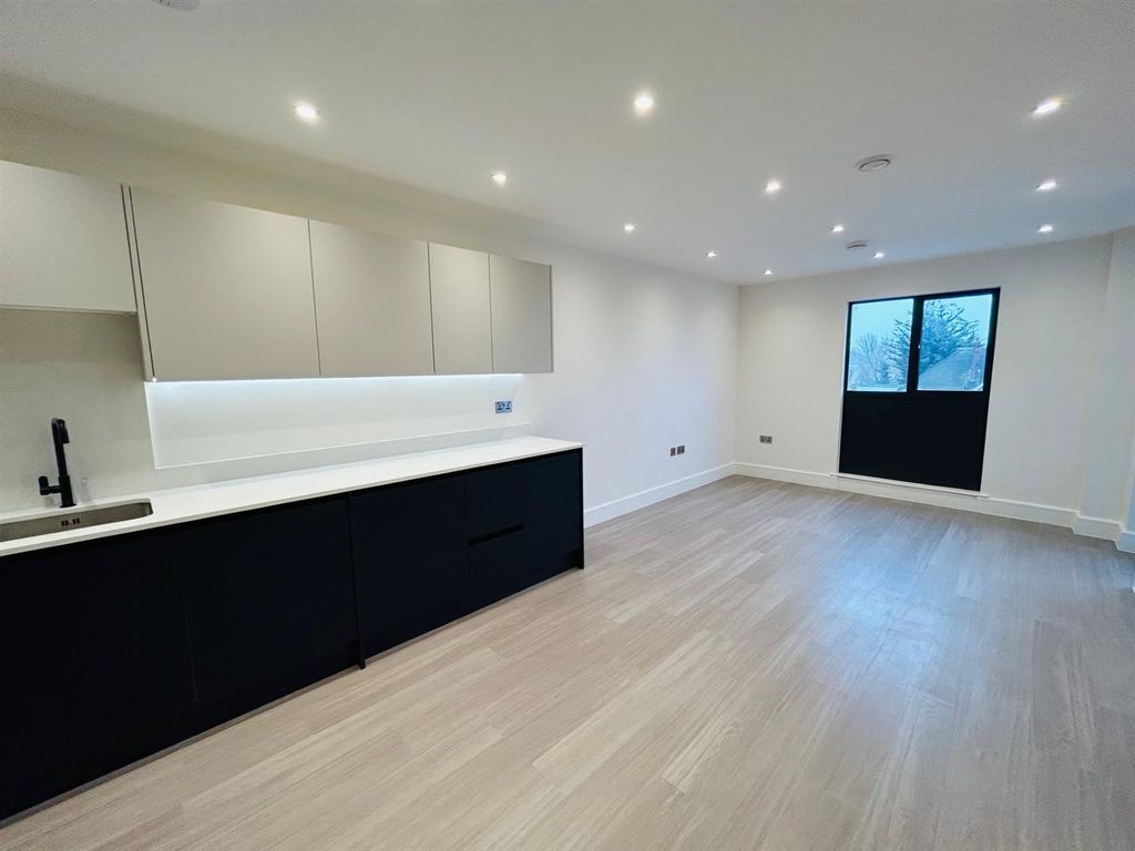 Property photo 2 of 12 Cpoqrwkhckcnbxg-Njy7Iq