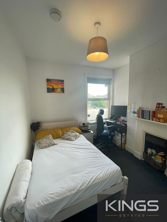 Property photo 2 of 3 Room 4, 54 Cambridge Rd (5)Logo