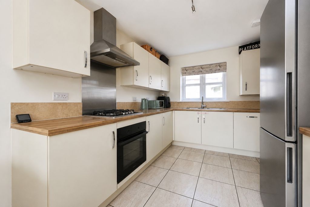 Property photo 2 of 18 5332812