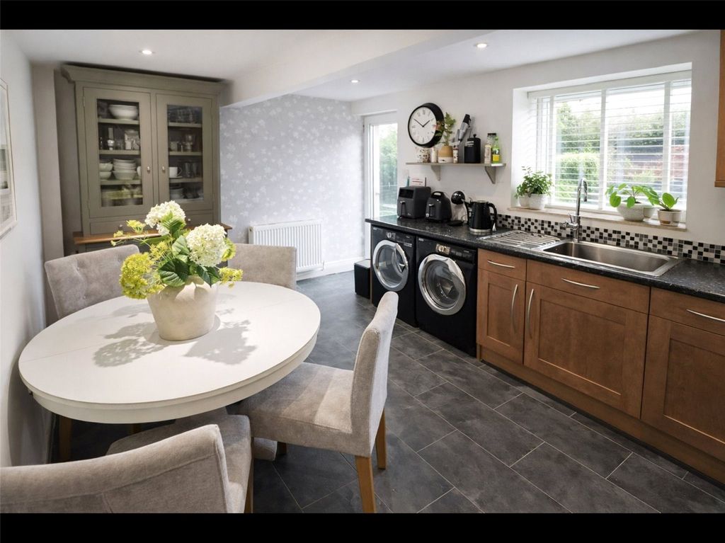 Property photo 3 of 11 Picture No. 02