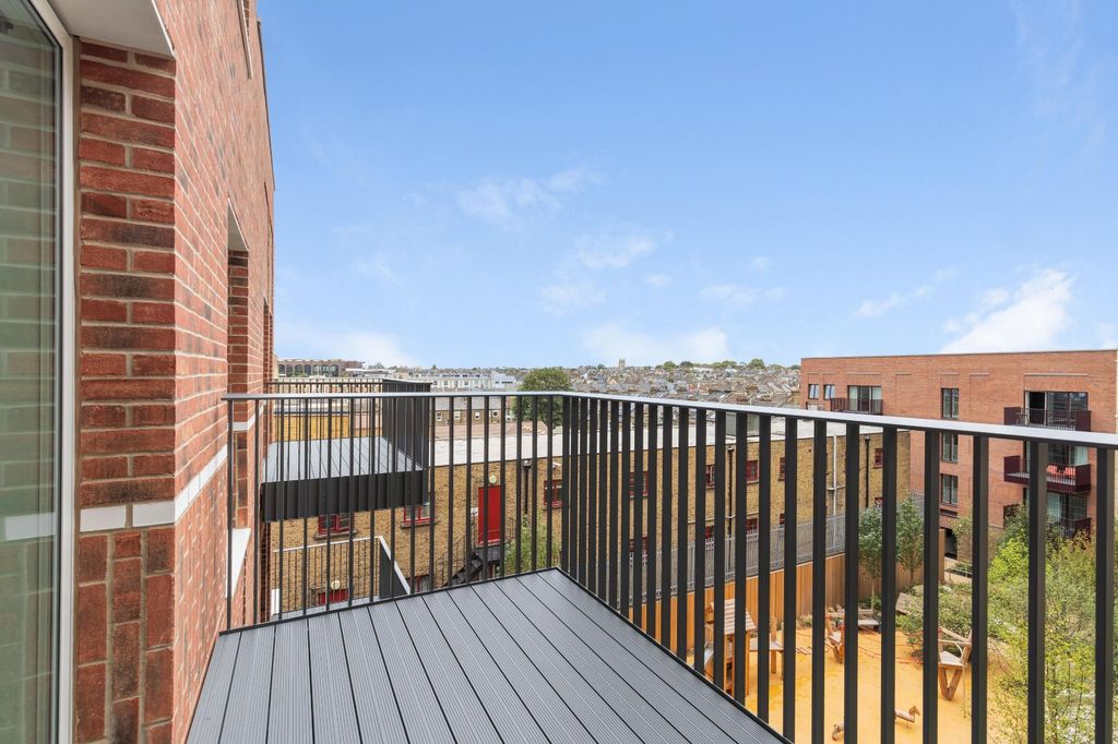 Property photo 3 of 10 Balcony