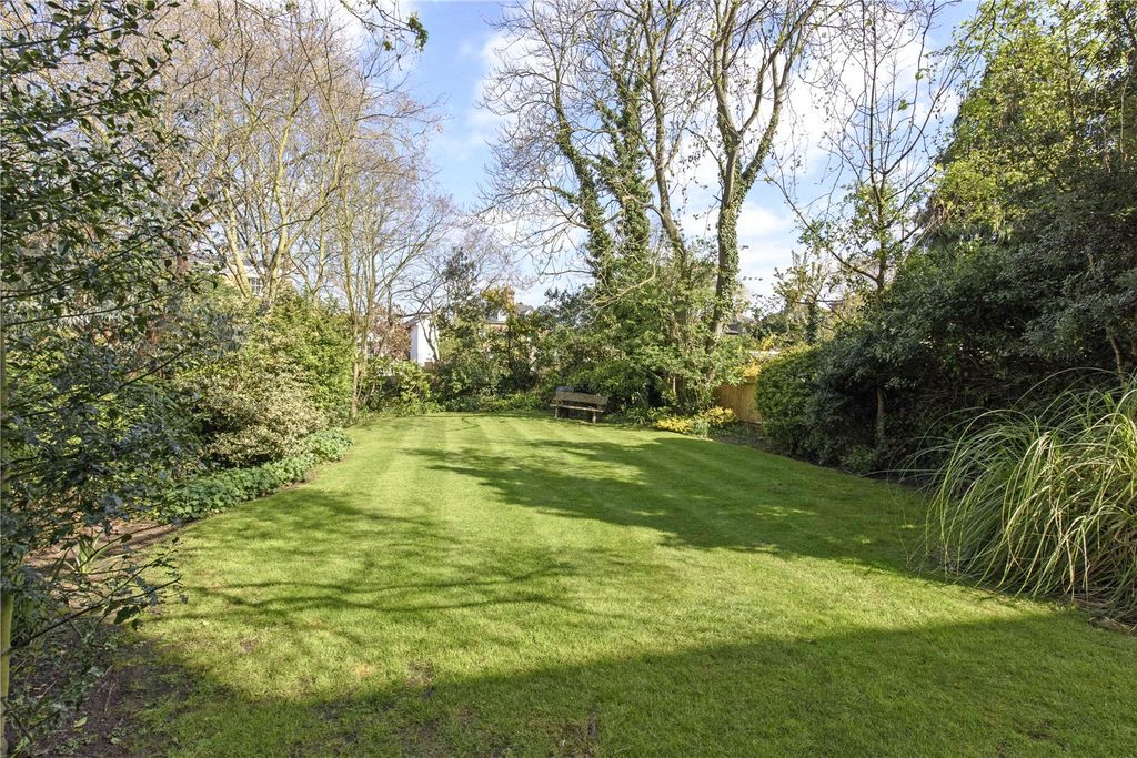 Property photo 3 of 11 Shared Garden