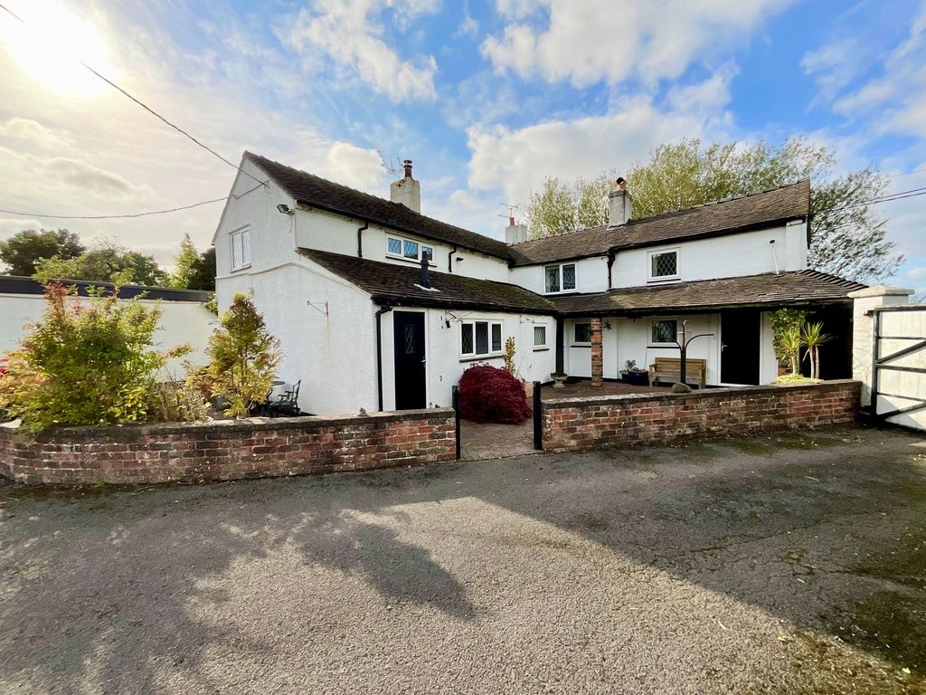 Property photo 2 of 31