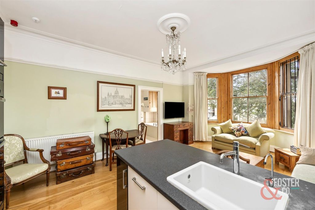 Property photo 3 of 14 Selborne Road, 39, Flat 3-008.Jpg