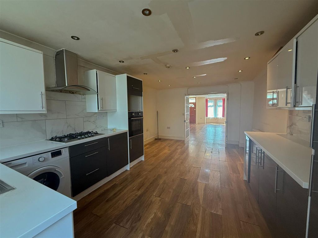 Property photo 3 of 12 Kitchen/Diner