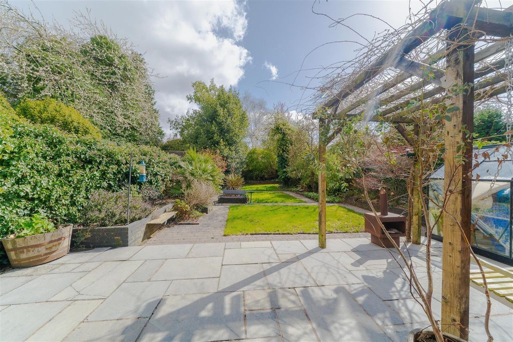 Property photo 3 of 28 Garden