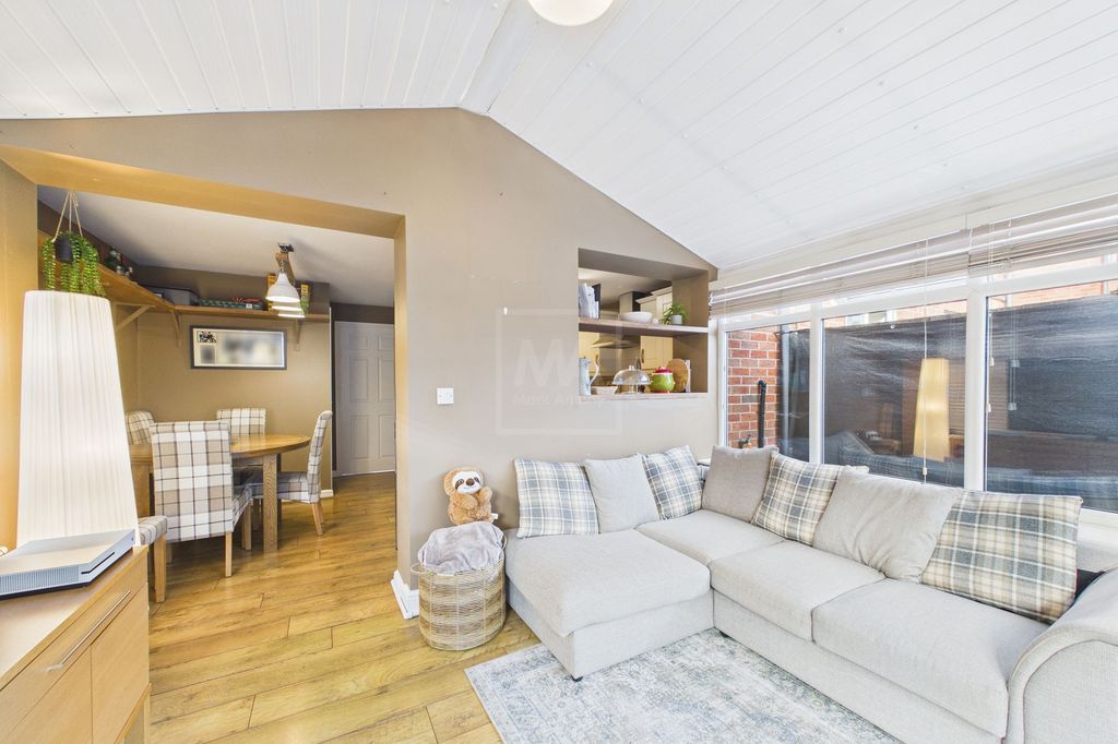 Property photo 2 of 17 Conservatory