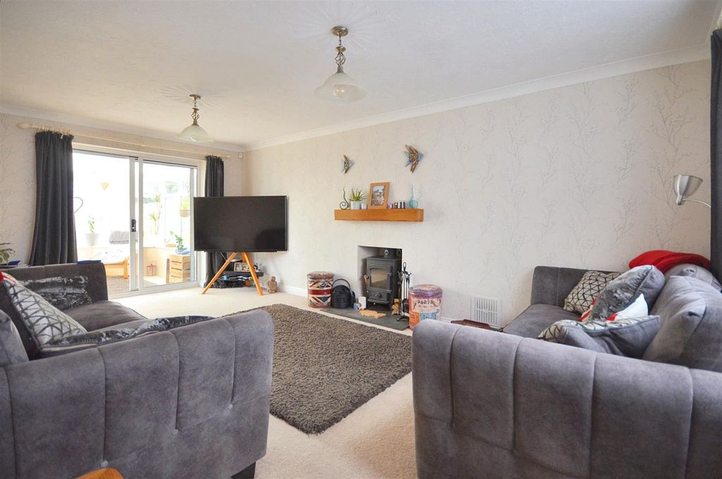 Property photo 3 of 11 Sitting Room